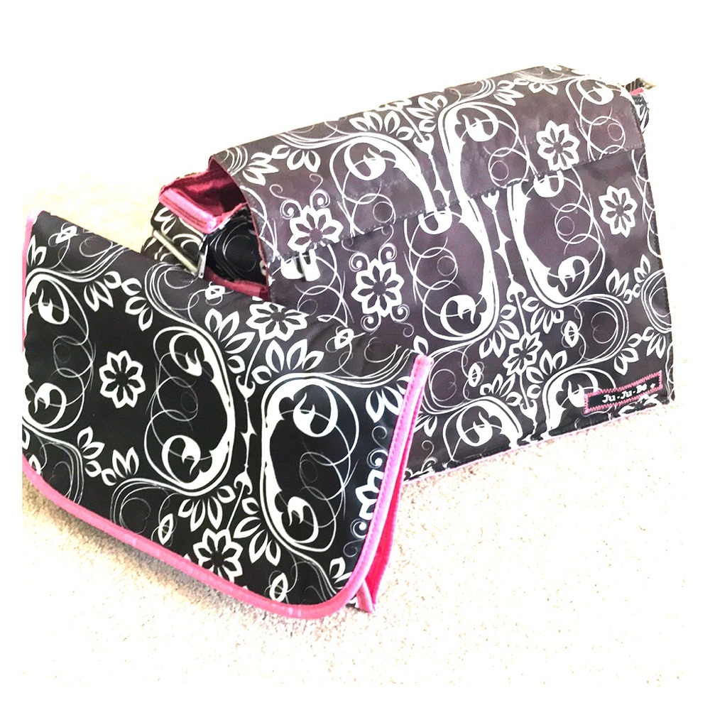 JuJuBe Better Be Messenger Diaper Bag